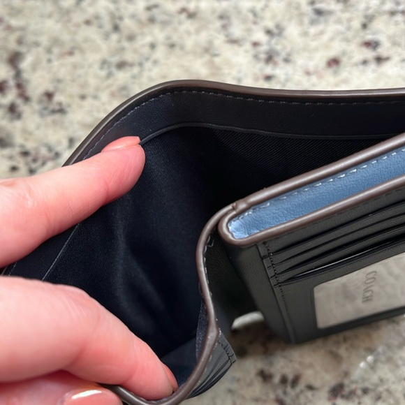 Coach Medium Leather Wallet NWT - Picture 6 of 12